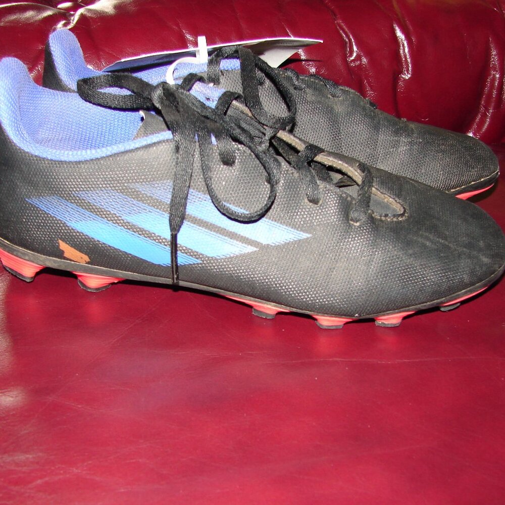 Adidas soccer cleats size 5.5 YOUTH